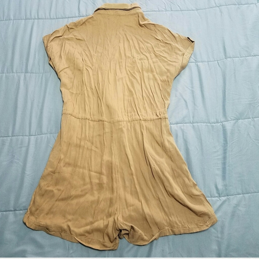 3 ROMPERS - Picture 8 of 9